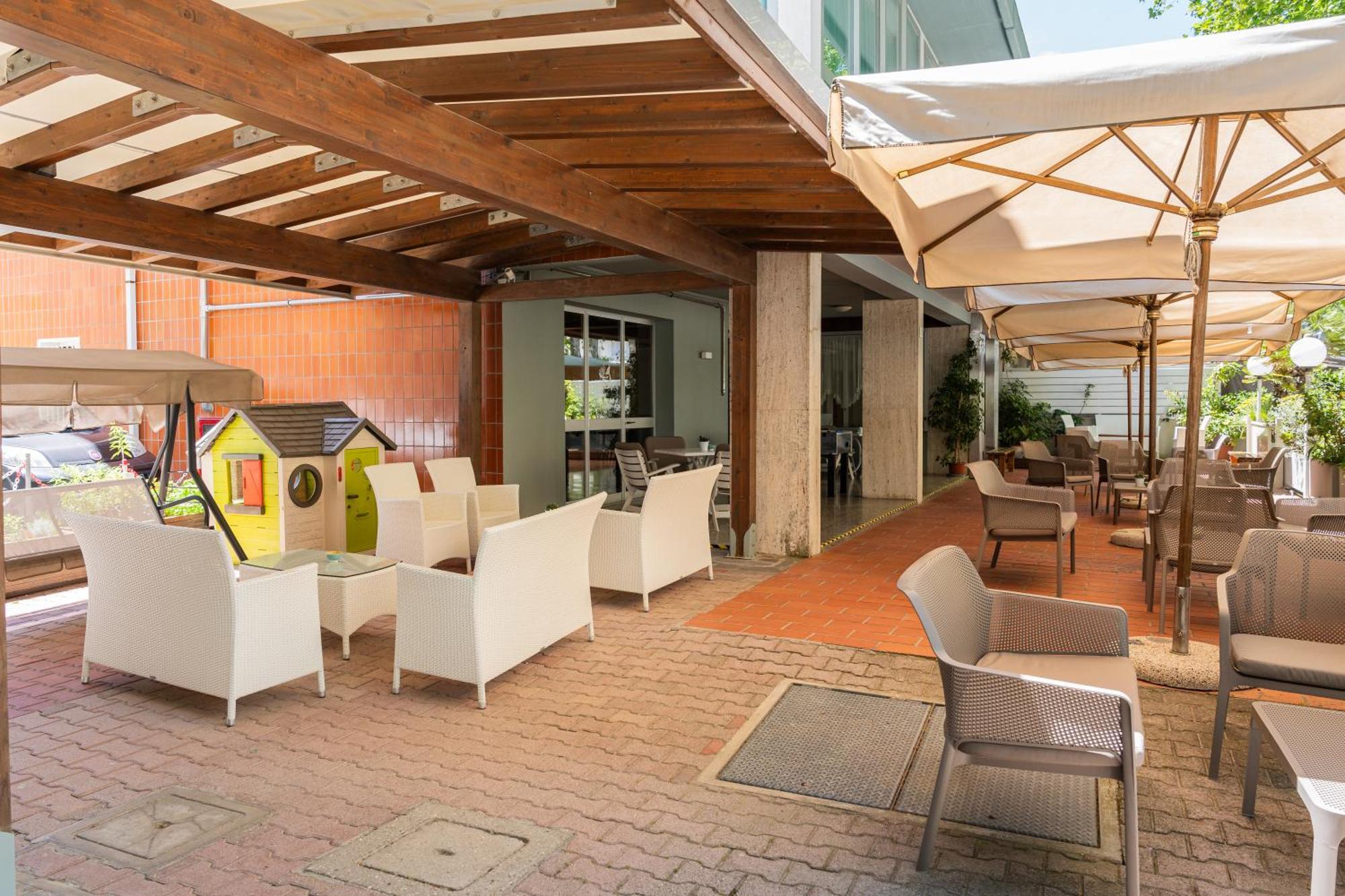 Hotel Ondina E Milazzo Cervia Dış mekan fotoğraf