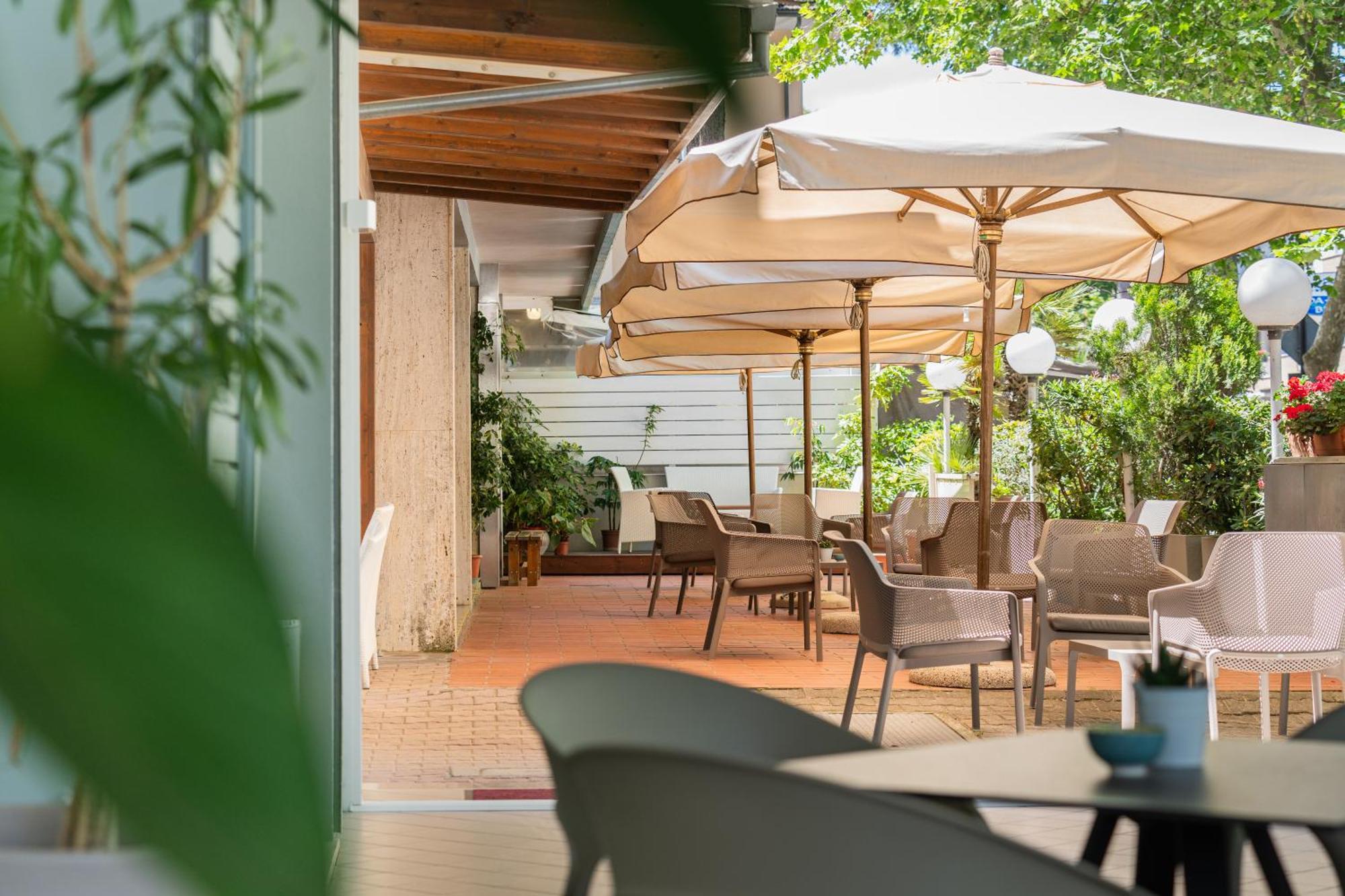 Hotel Ondina E Milazzo Cervia Dış mekan fotoğraf