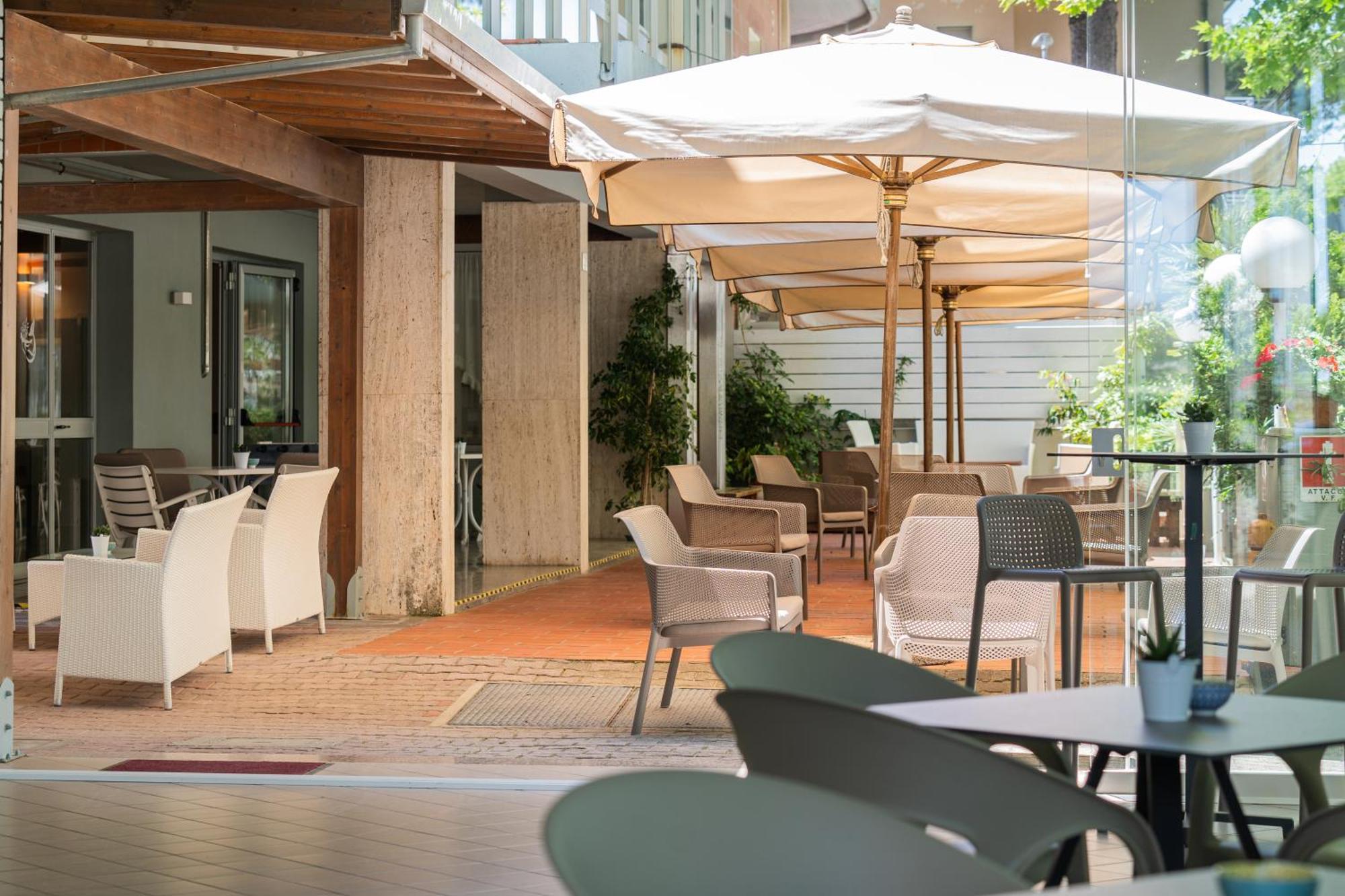 Hotel Ondina E Milazzo Cervia Dış mekan fotoğraf